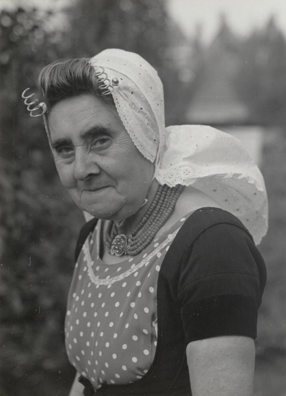 Vrouw uit Veere in Walcherse dracht, 1950