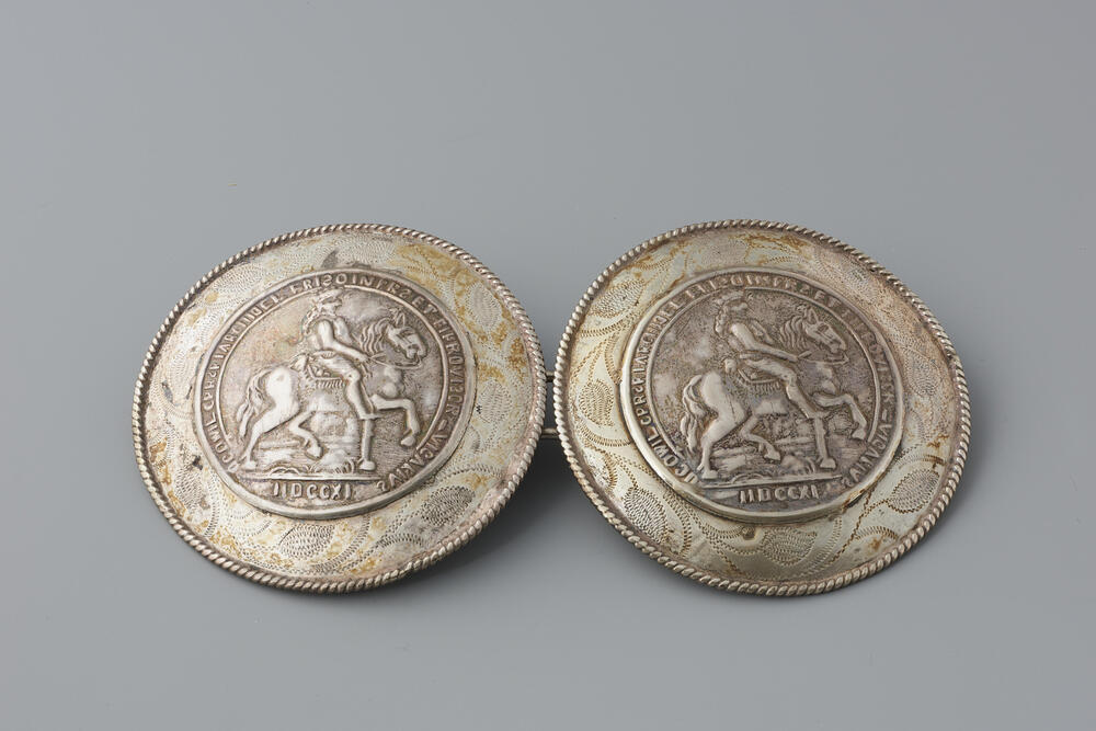 Paar zilveren broekstukken, Axel, 1902