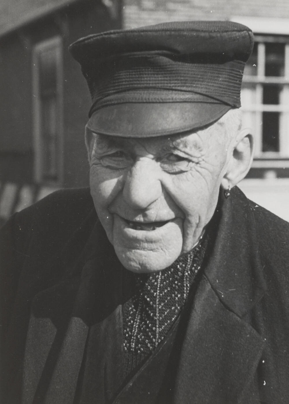 Boer in streekdracht, Huizen, 1945