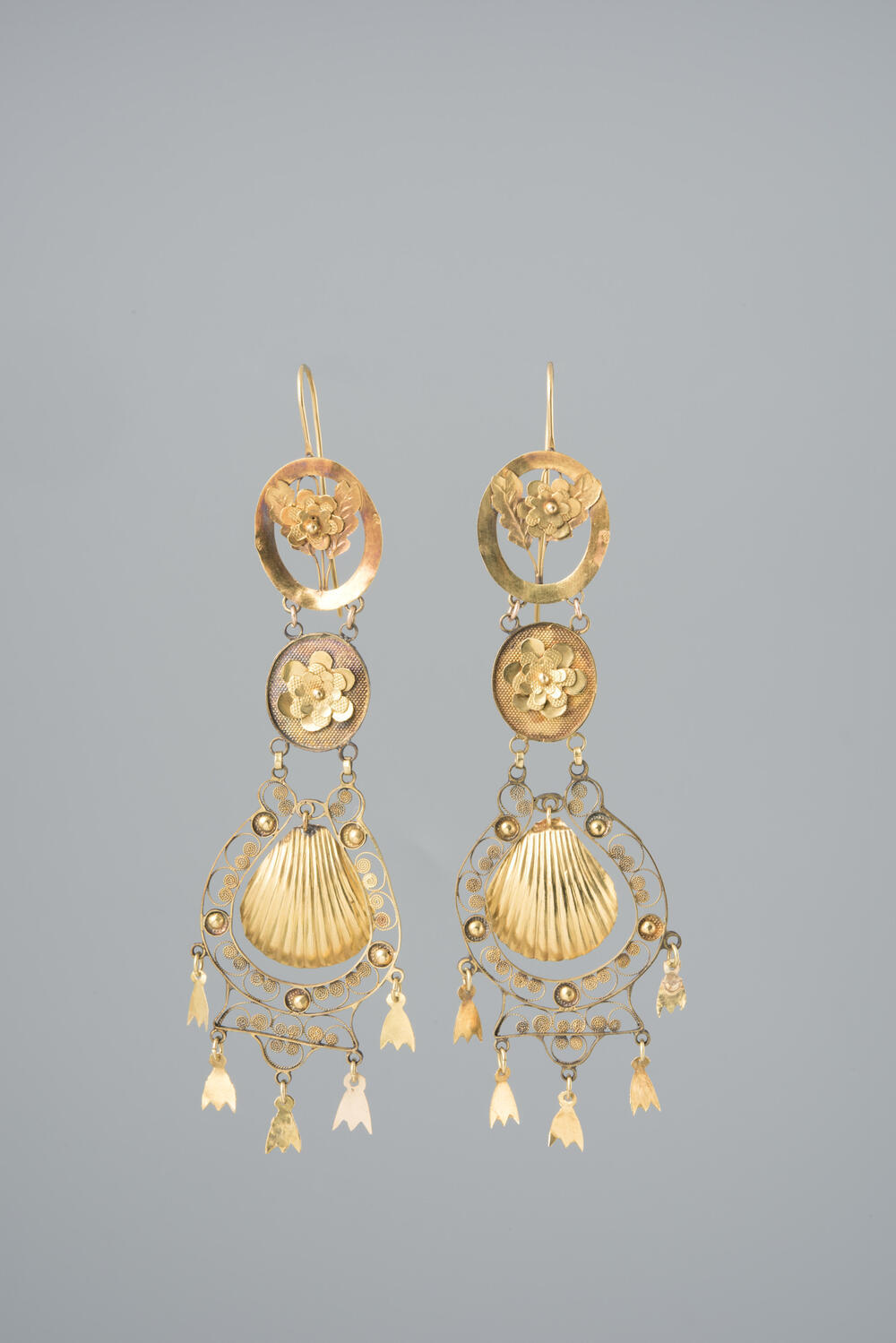 Paar gouden mutsenbellen, Philippine, 1815–1832