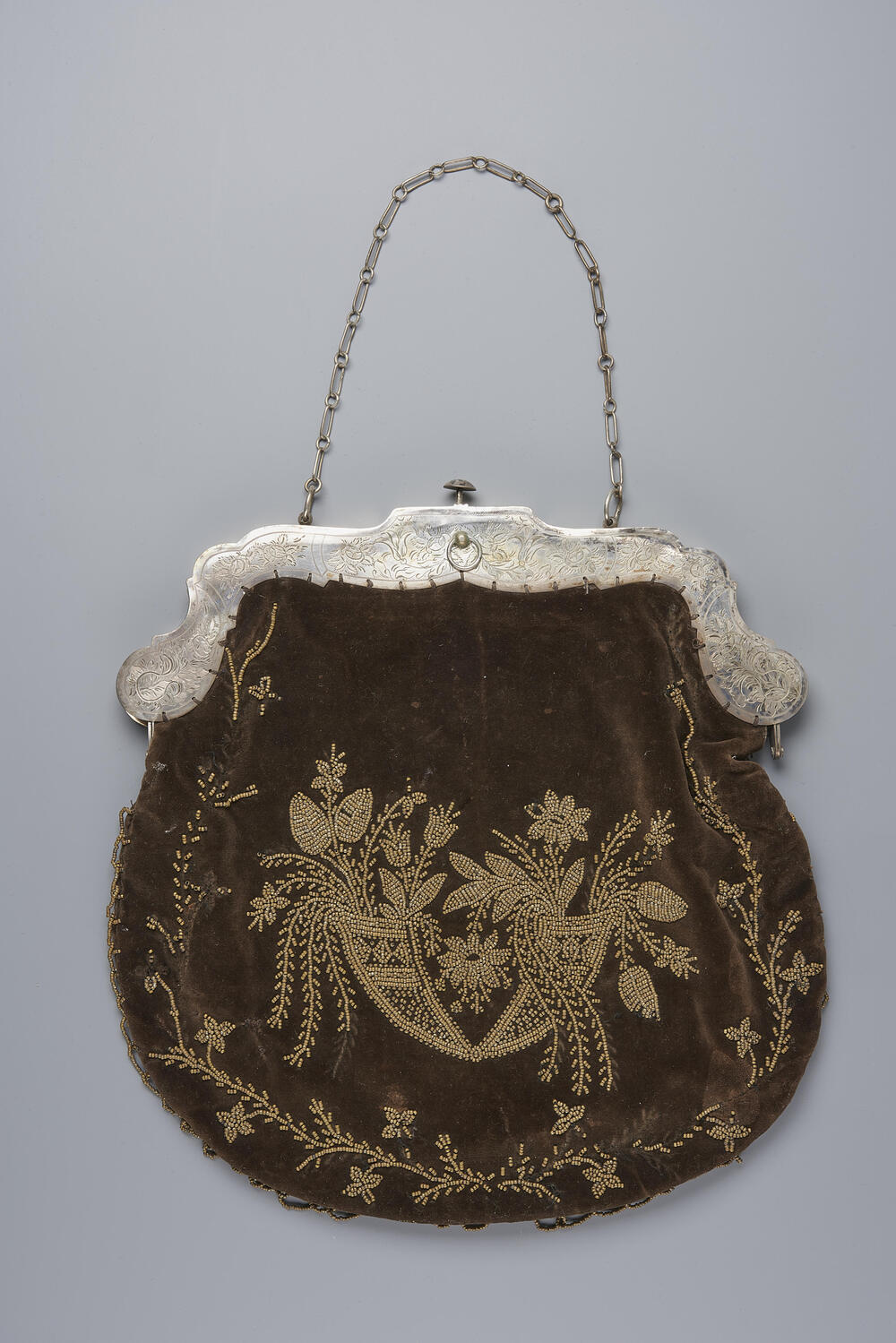 Beugeltas aan draagketting, Blaricum, 1865