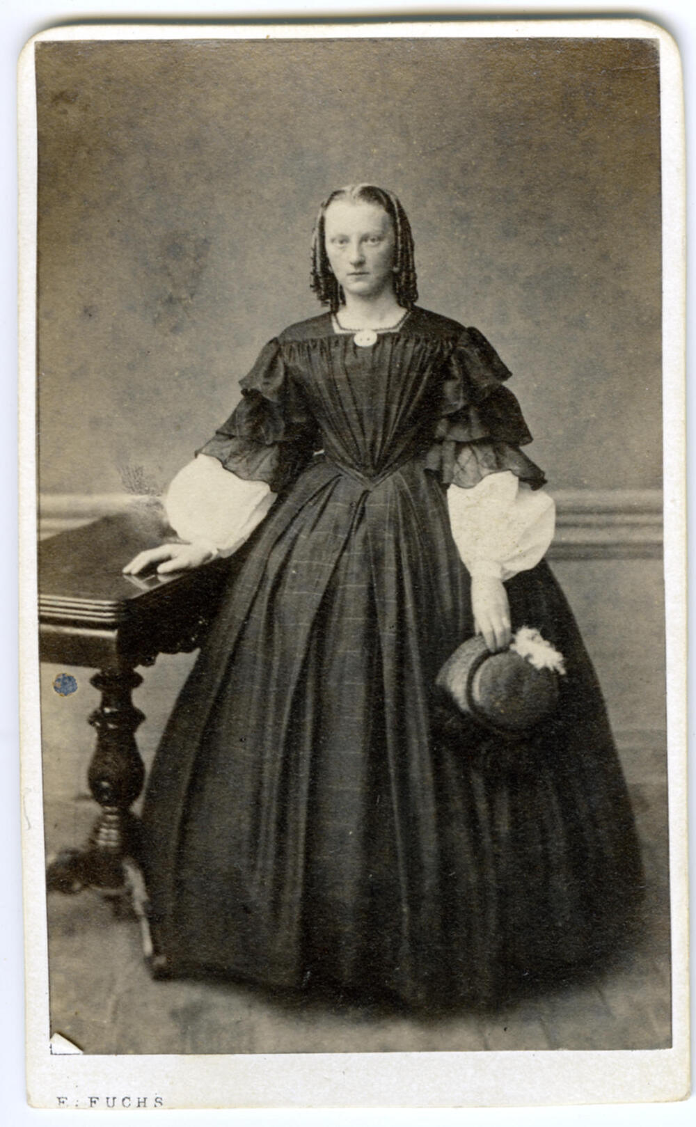 Vrouw in modedracht