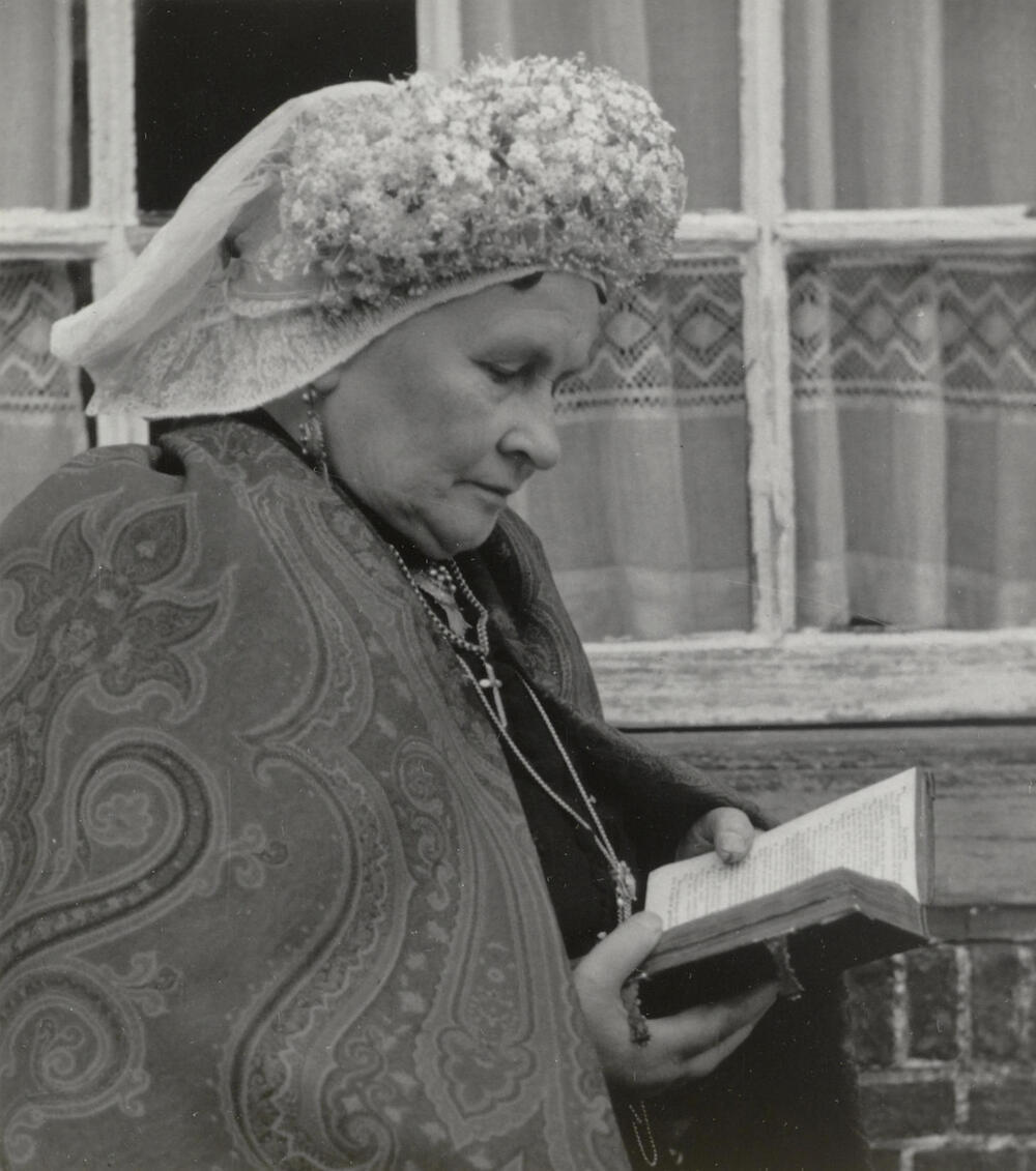 Vrouw uit Princenhage in streekdracht, 1950