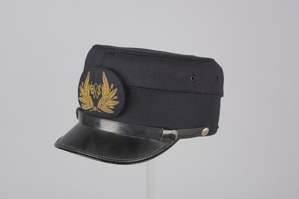 Uniformpet van vereniging WBS, Terschelling, 1945–1963