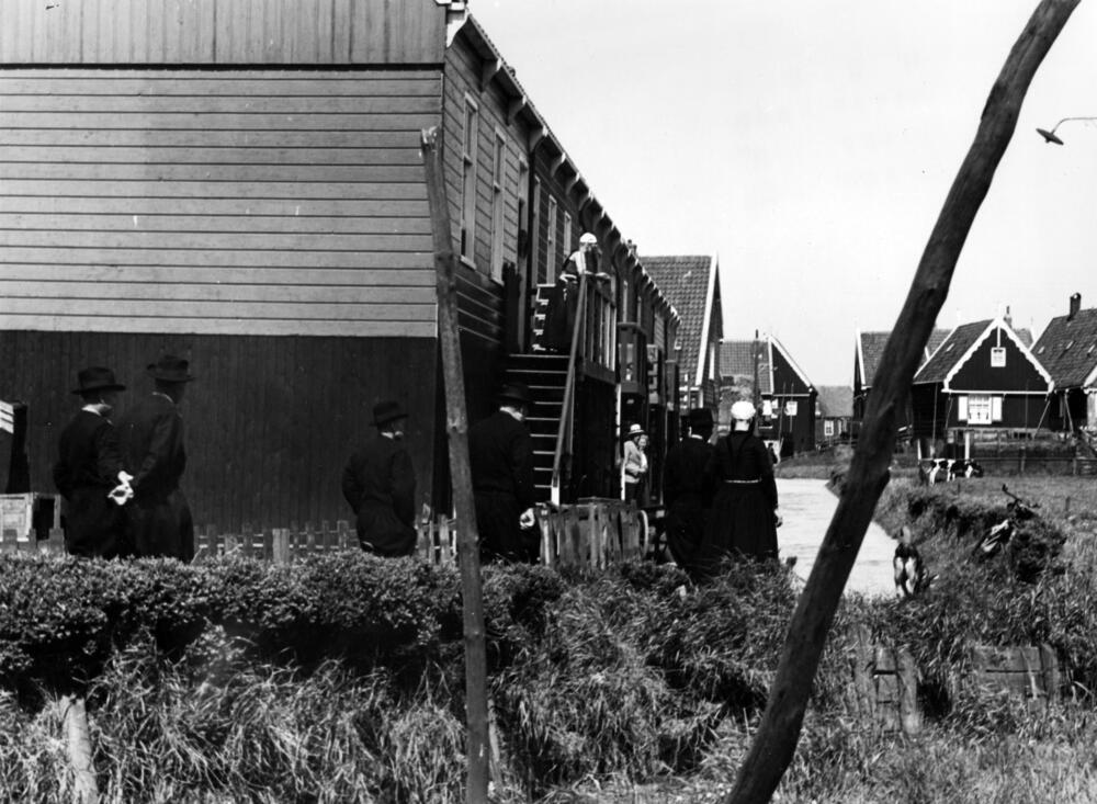 Bruiloftsstoet, Marken, 1943