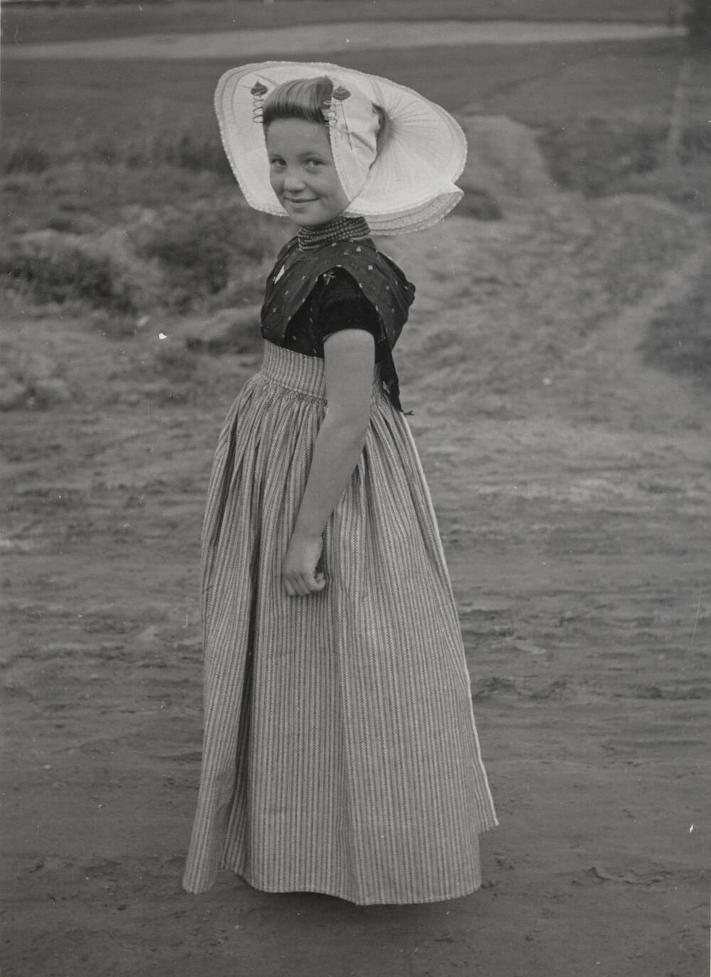 Klazina van Belzen in Arnemuider dracht, 1950