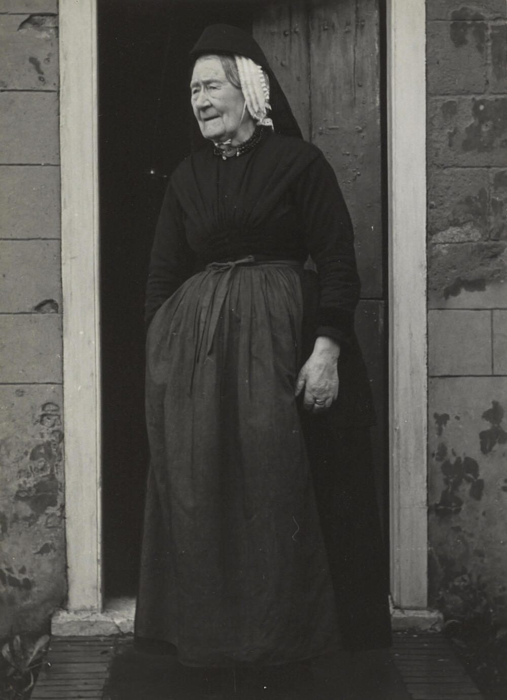 Jaakje Meijer in Terschellinger dracht, Hoorn, 1950