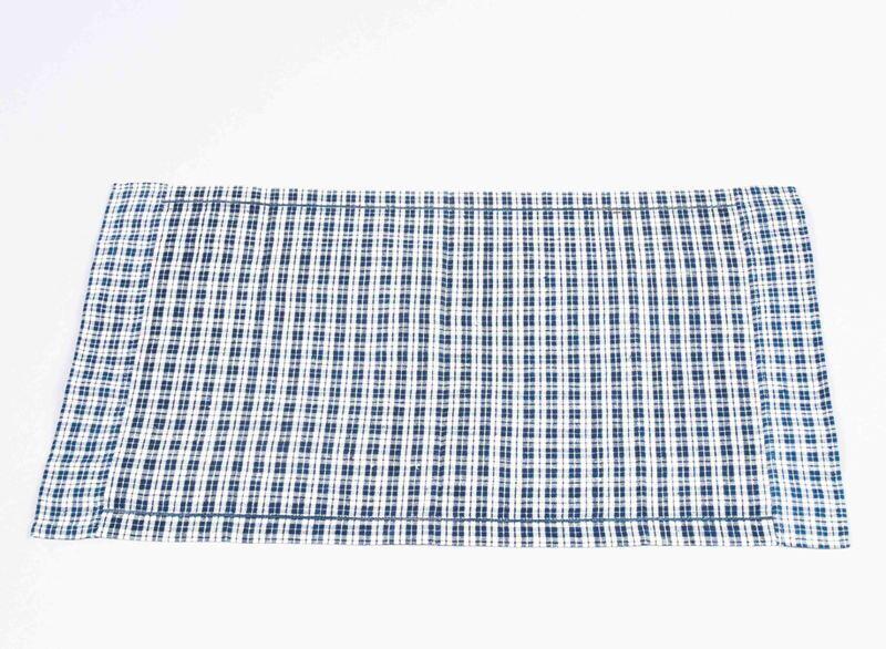 Hindelooper borstlap of foarpeldook van blauw en wit bont
