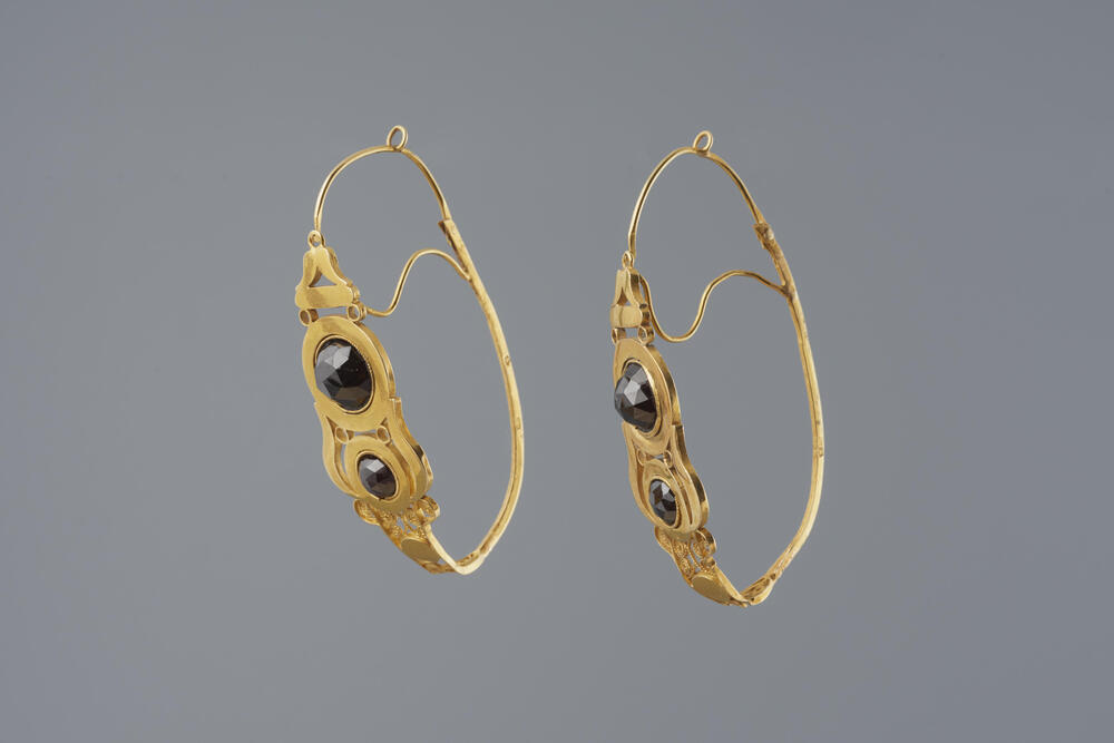 Paar gouden oorringen, 1800–1820