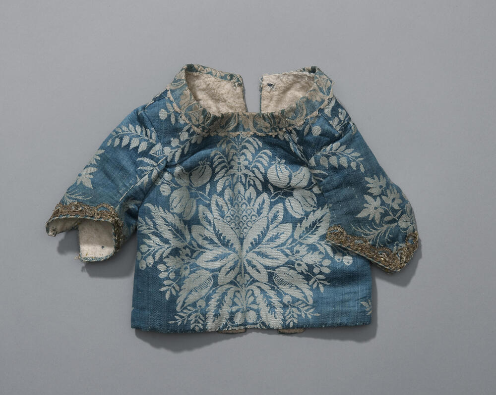 Borstrokje van blauwe damast, Hindeloopen, 1775–1800