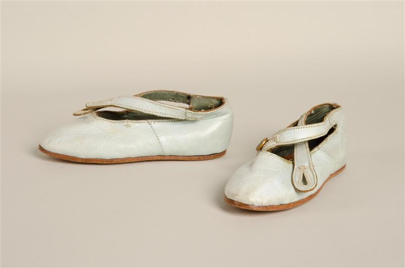 Paar poppenschoenen
