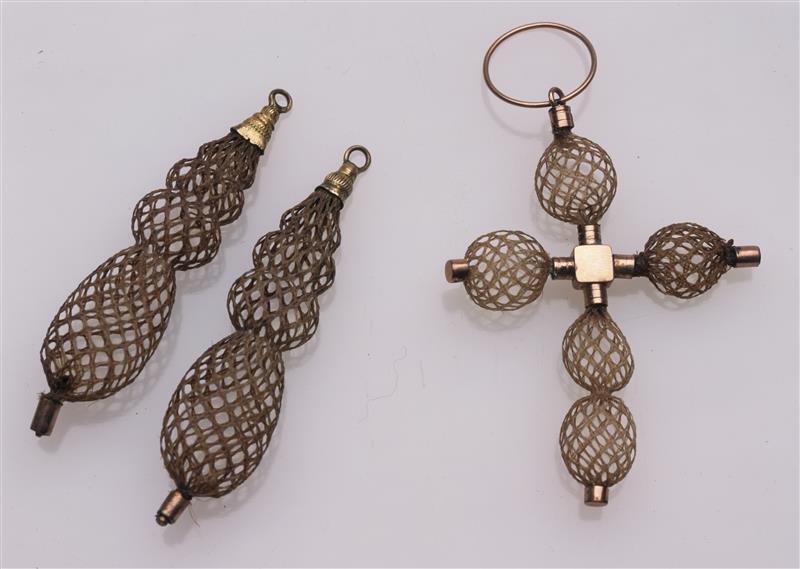 Set van kruisje en oorhangers