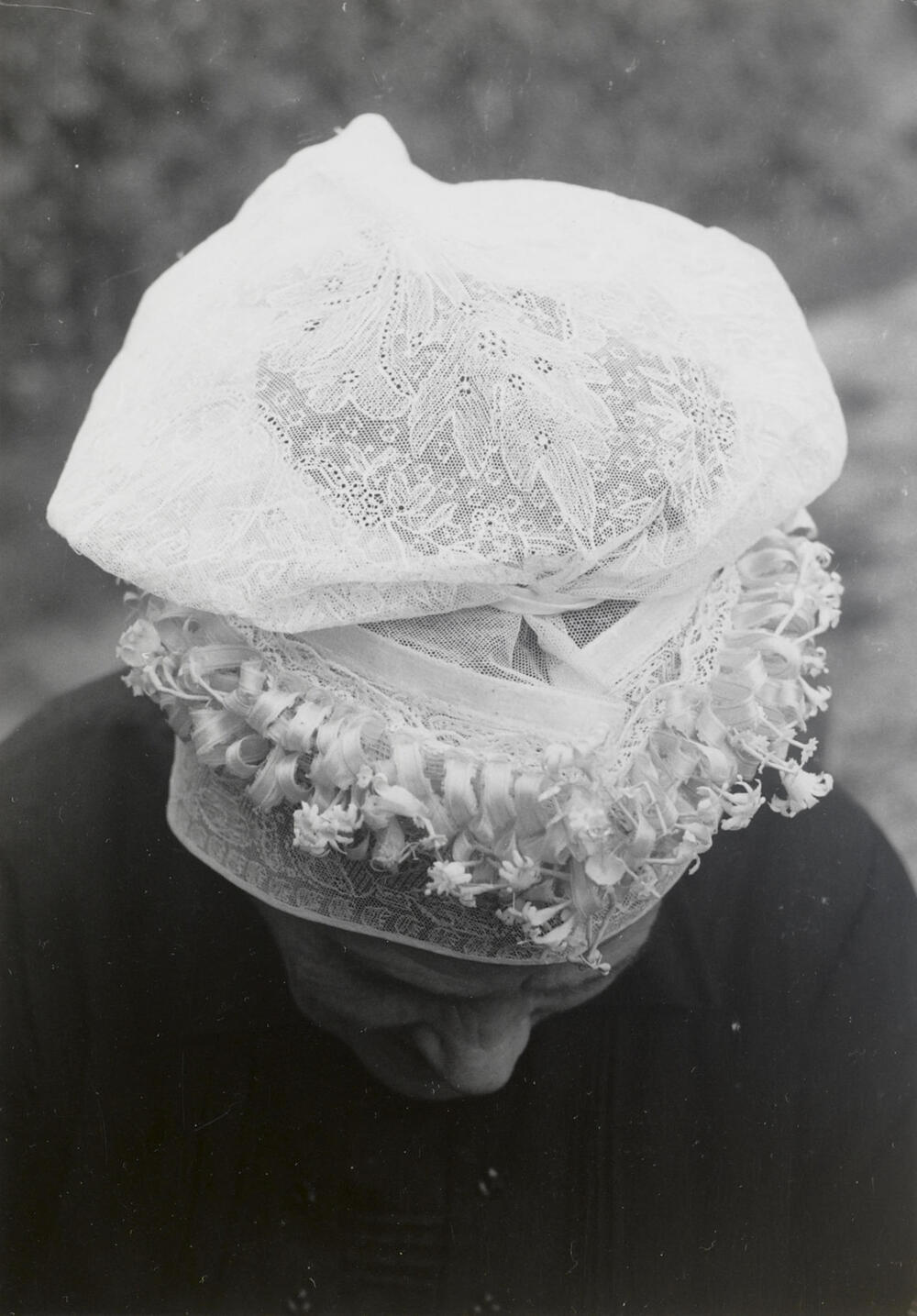Kee van Eekelen uit De Kladde in West-Brabantse dracht, 1956