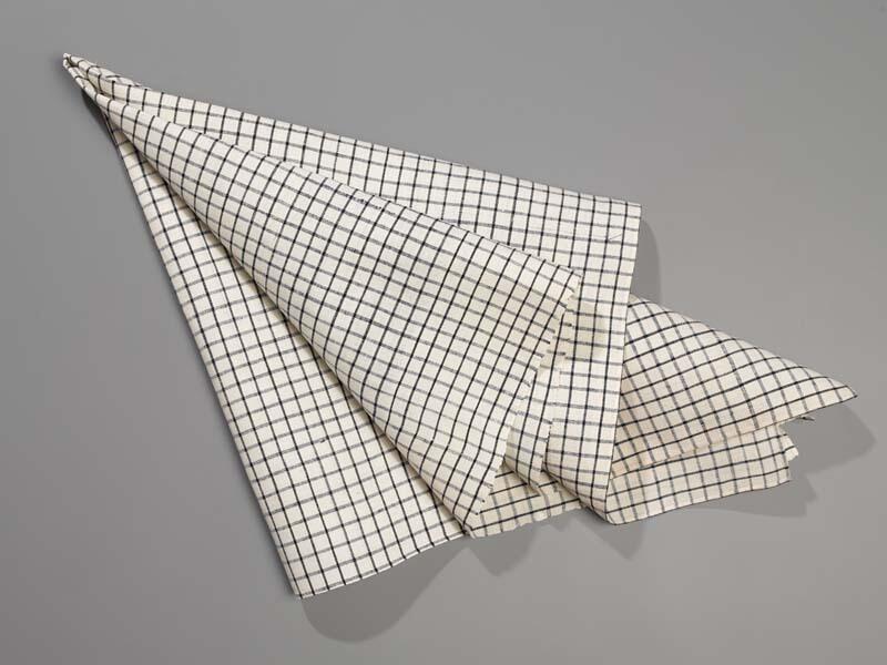Hindelooper sondook voor lichte rouw met ingeweven ruit in wit en blauw met initialen S G
