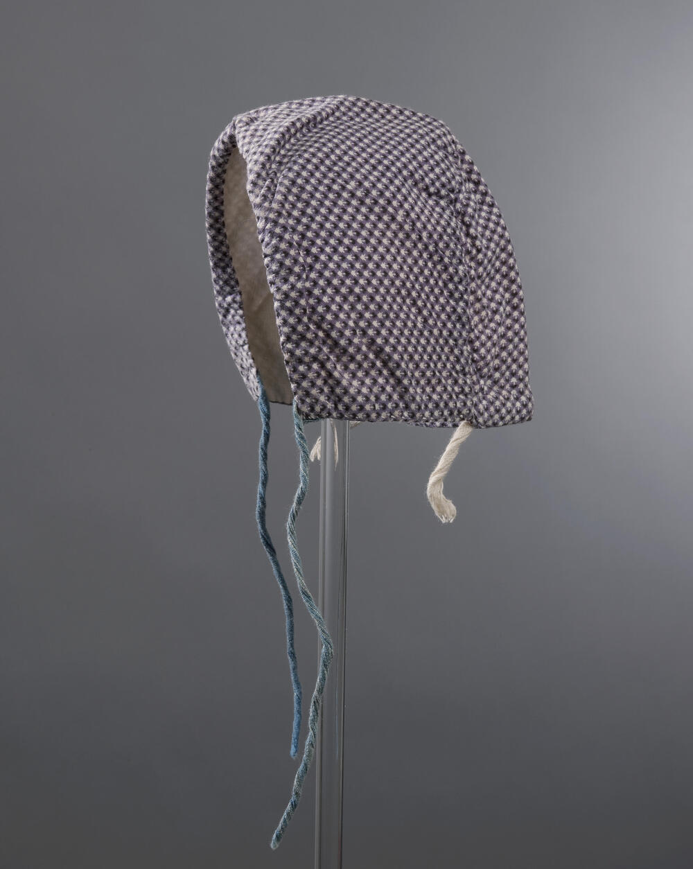 Babymuts, behorend bij jakje, Bunschoten, voor 1900