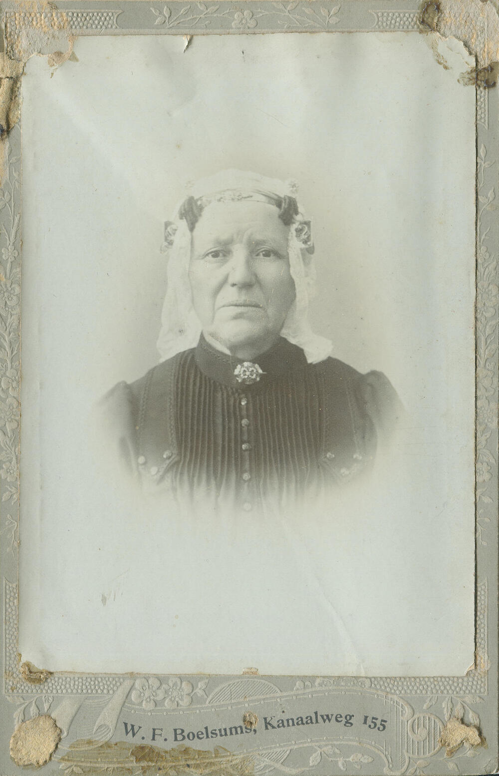 Vrouw in Noord-Hollandse streekdracht