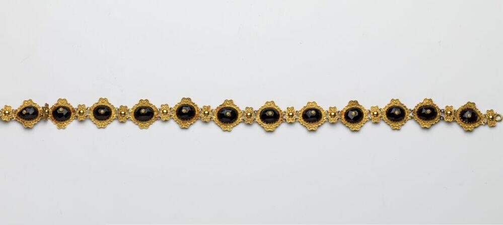 Collier van granaten gezet in goud