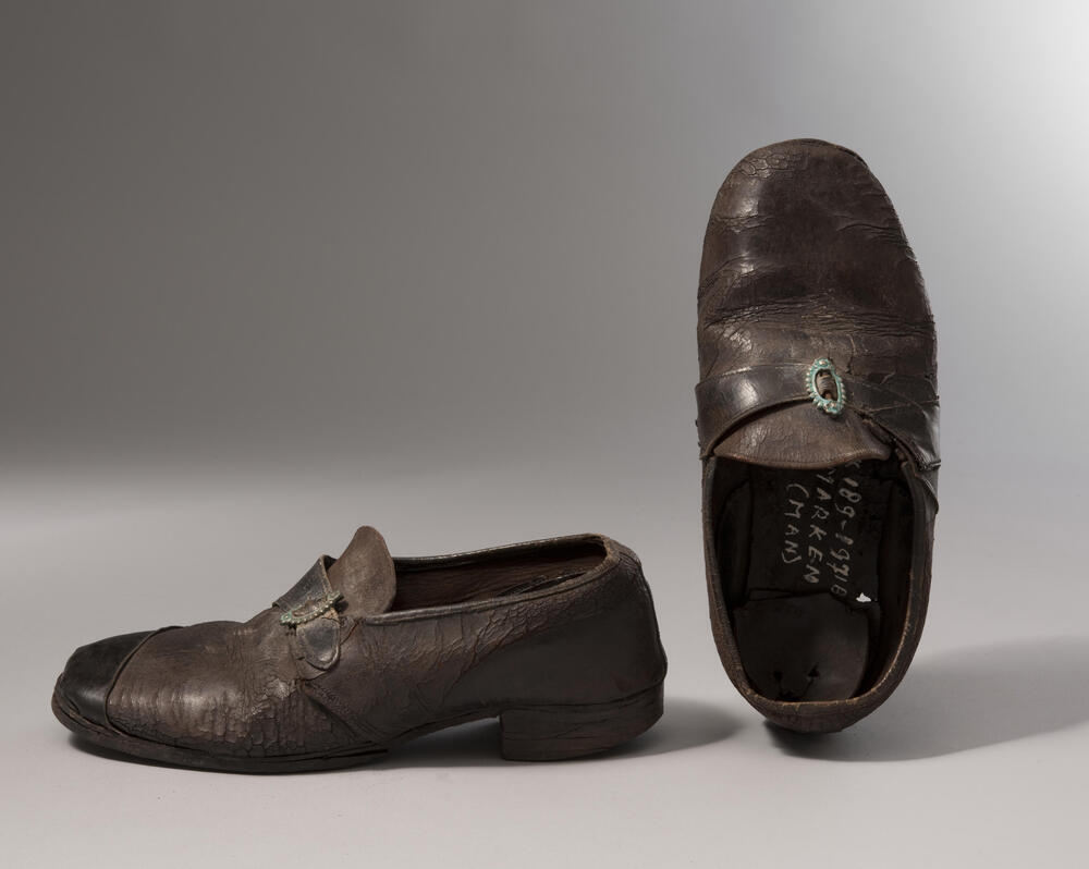 Paar mannenschoenen, Marken, voor 1971