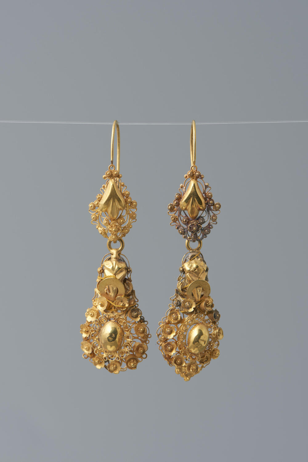 Paar gouden mutsenbellen, Graafschap, 1837–1859