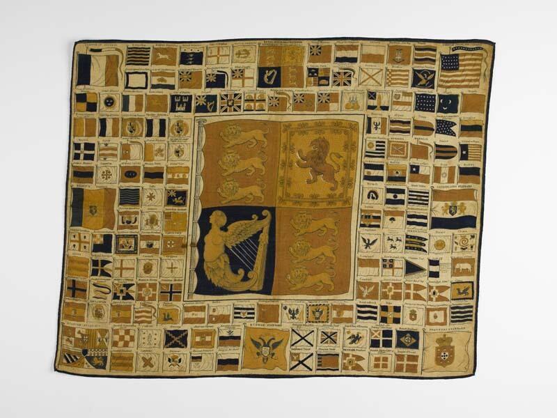 Bedrukt katoenen gedenkdoek in de kleuren bruin, wit en blauw met afbeelding van vlaggen