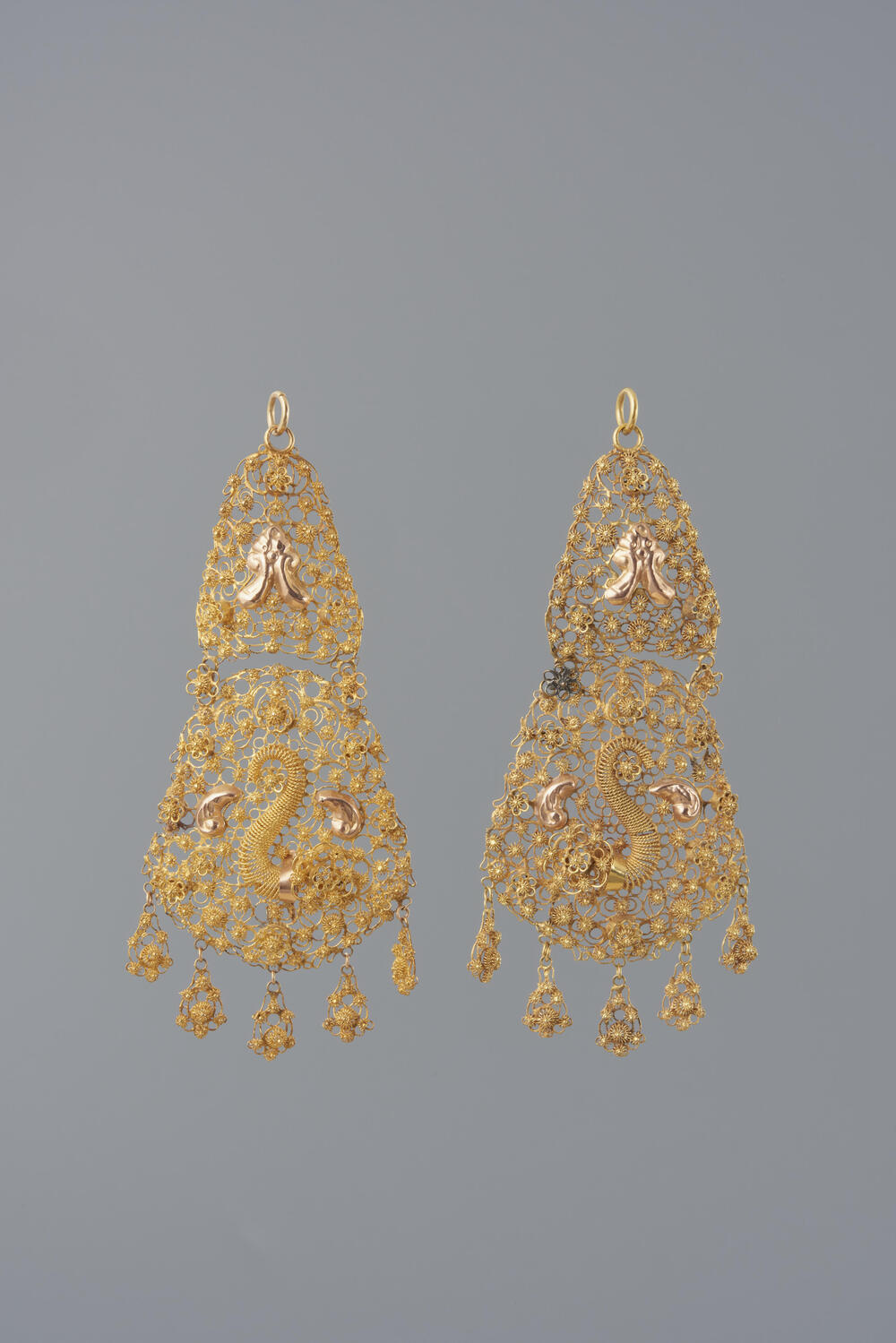 Paar gouden oorijzerhangers, Zuid-Holland, circa 1860