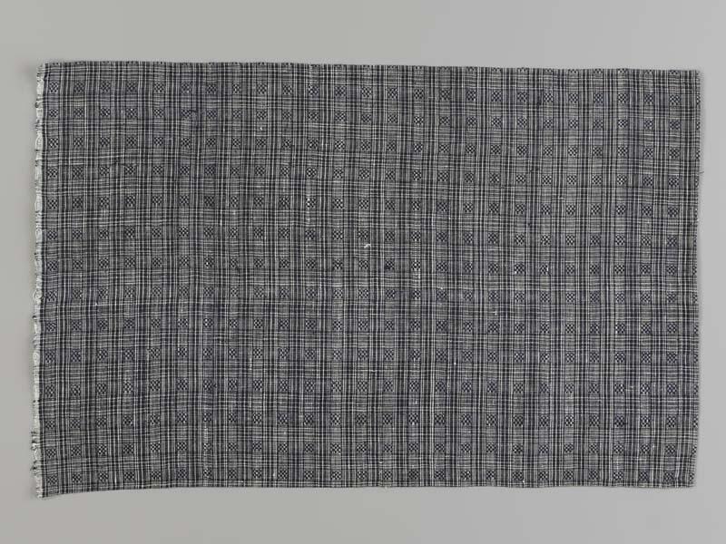 Hindelooper borstlap of foarpeldook van blauw en wit bont, zogenaamd 'stoelemattede'