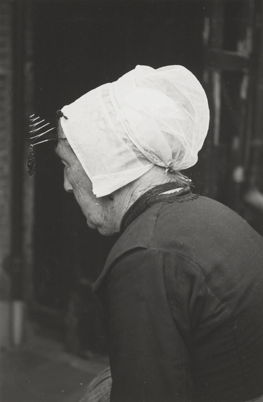Maria van der Zwan-Moerman in Vlaardingse dracht, 1950