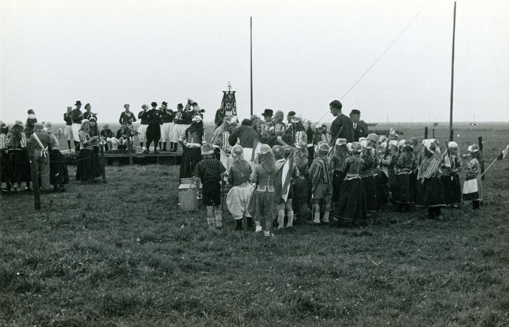 Oranjefeest op Marken, 1945