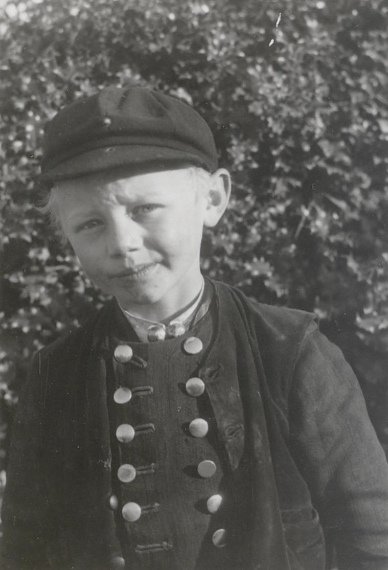 Jongen in Staphorster dracht, circa 1941