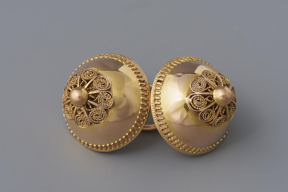 Paar gouden keelknopen, Marken, circa 1898–1923