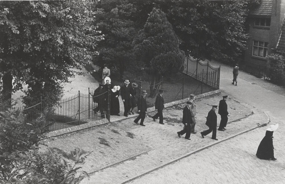 Kerkgang, Huizen, 1945