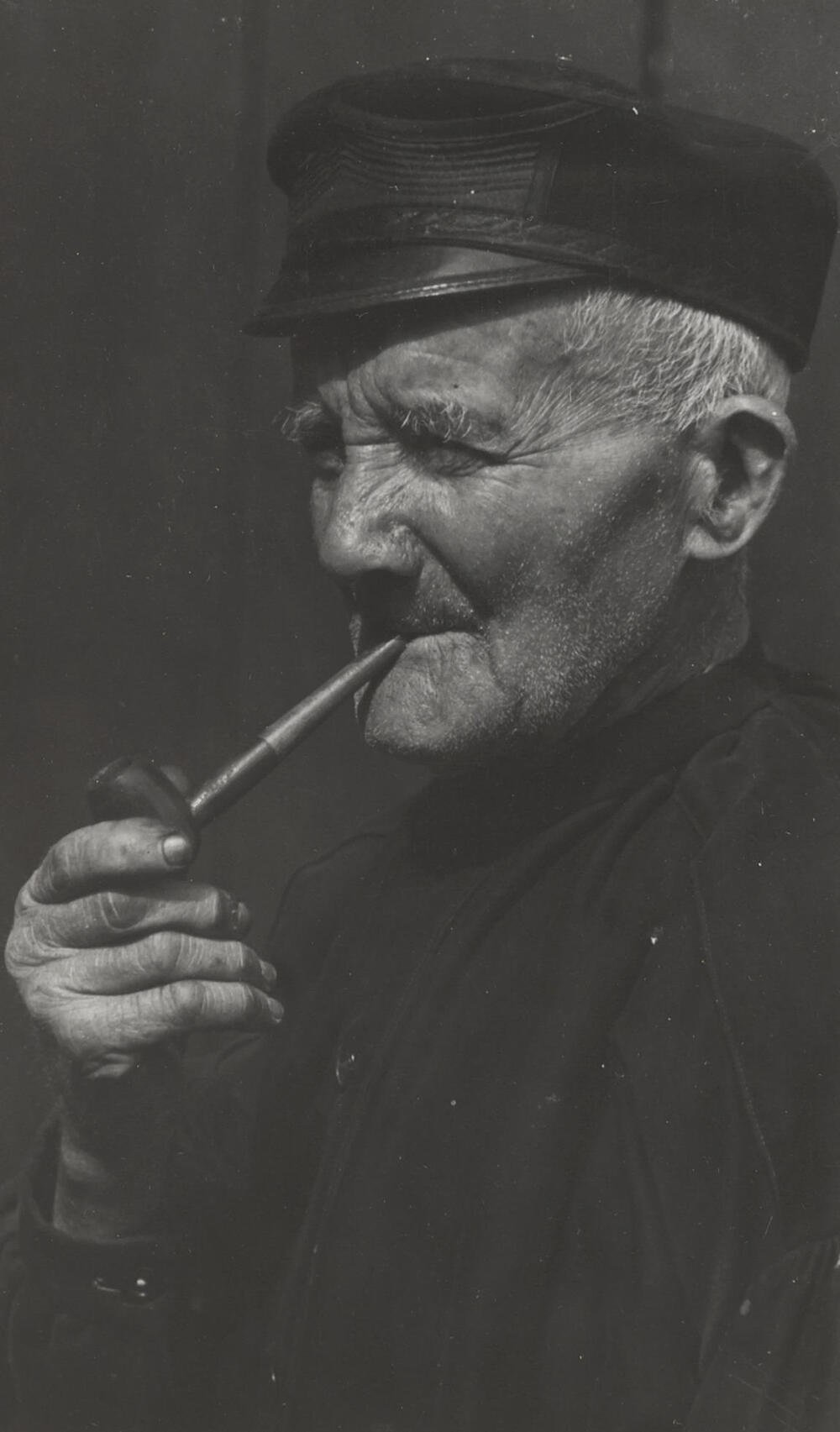 Lambert Rebel in streekdracht, Huizen, 1945