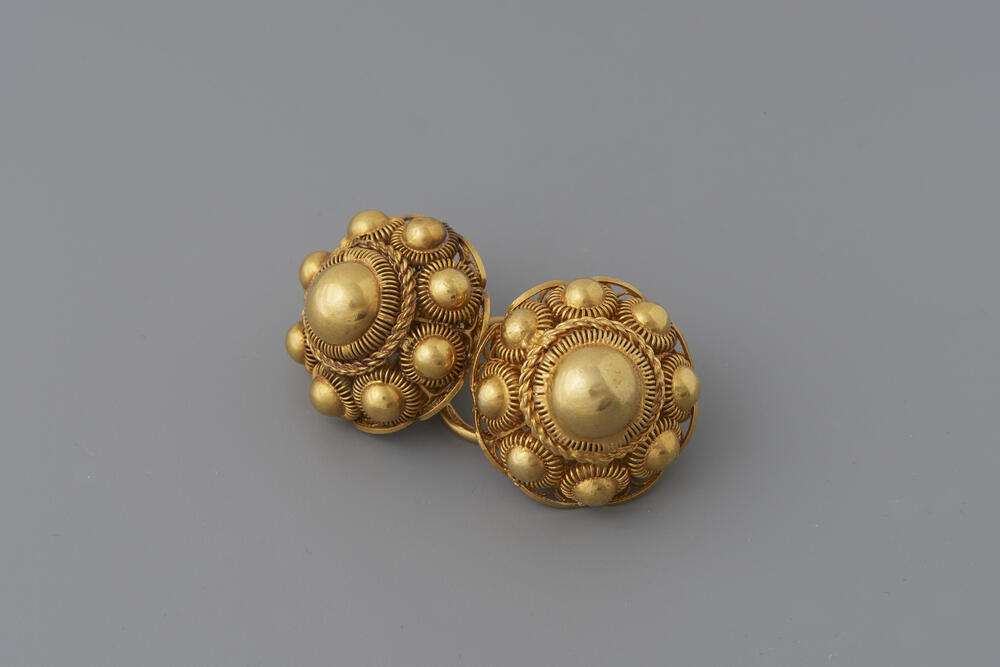 Paar gouden keelknopen, Walcheren, 1890–1895