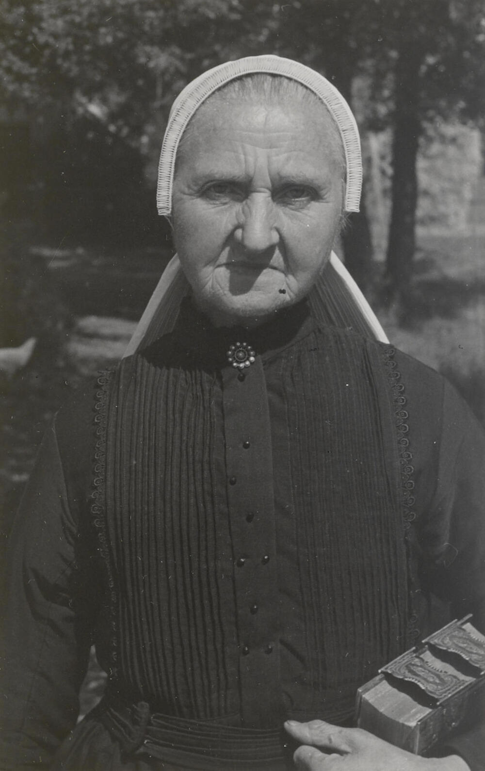 Daatje Post uit Vriezenveen in Sallandse dracht, 1947