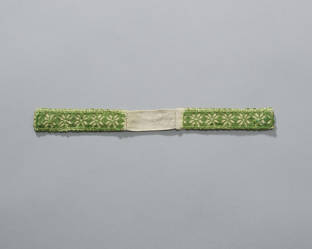 Keelband voor een meisje in de lichte rouw, Marken