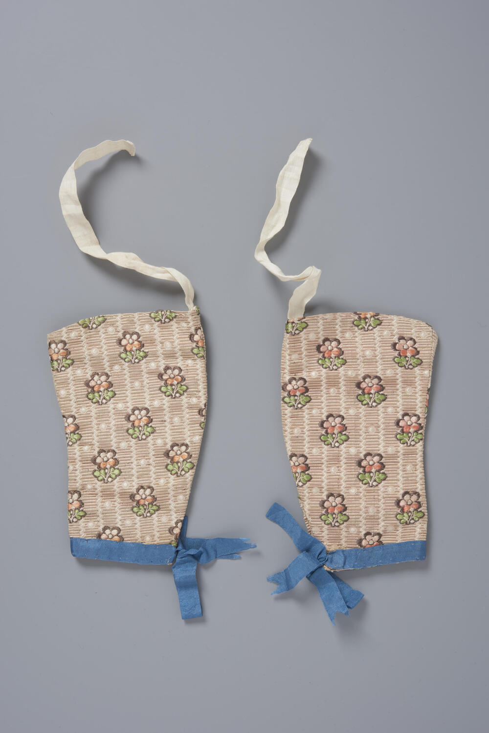 Losse babymouwen, Nieuwland, 1700–1800