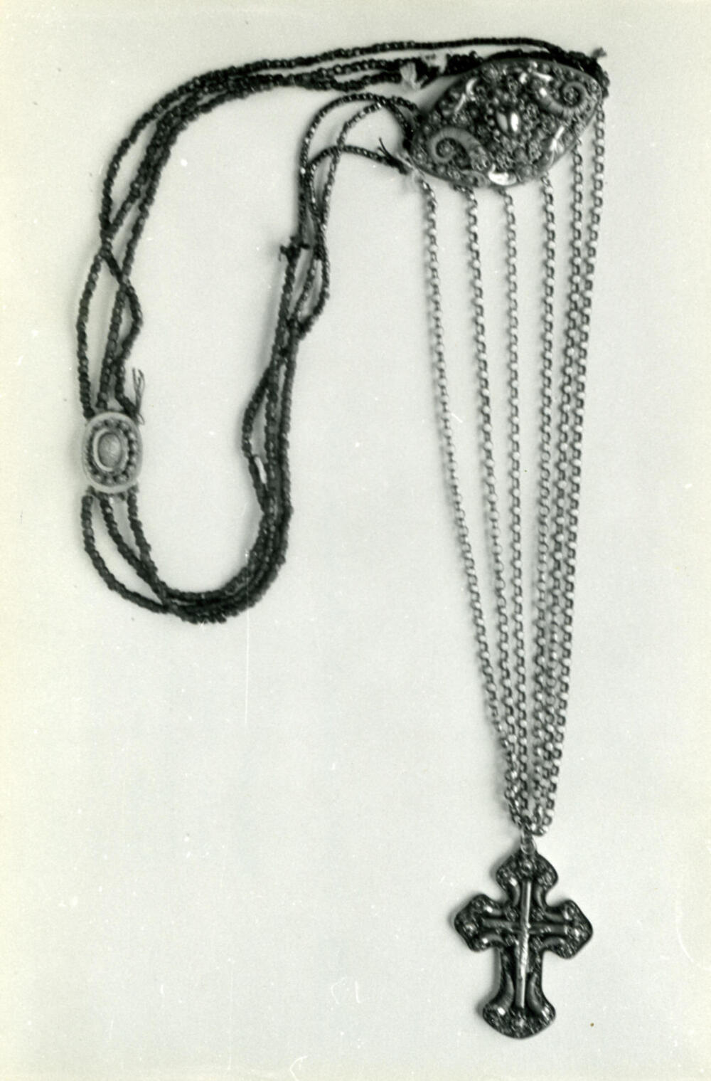Halsketting met kruis, Eemnes, 1952