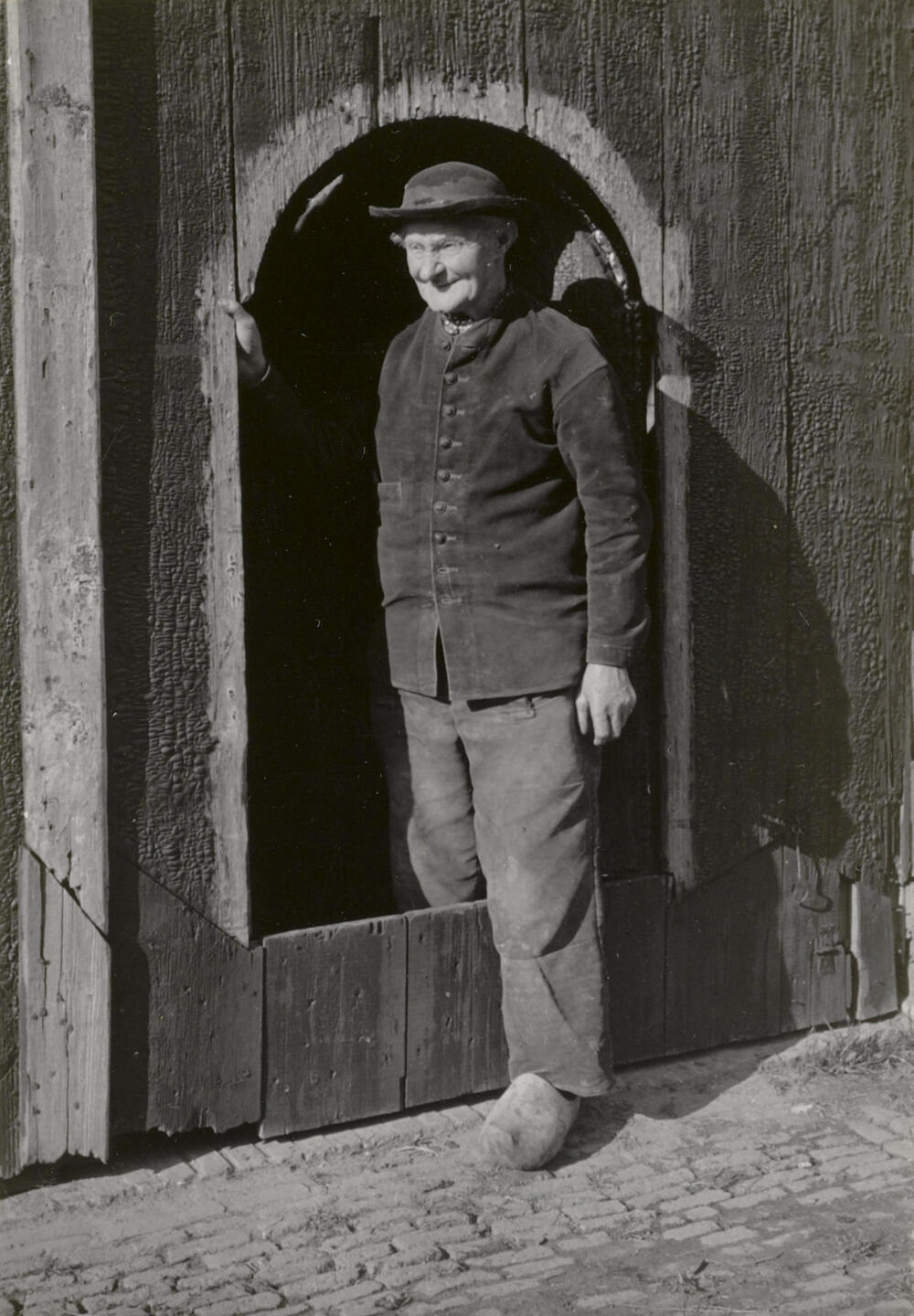 Man in protestantse Zuid-Bevelandse dracht, Heinkenszand, 1950