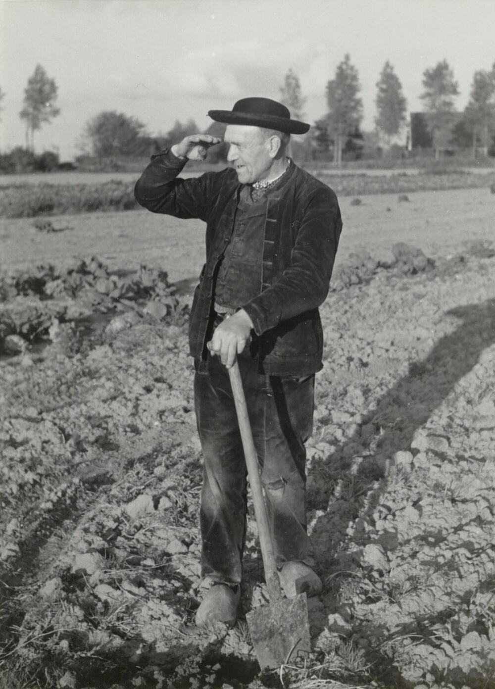 Man in katholieke Zuid-Bevelandse dracht, Ovezande, 1950