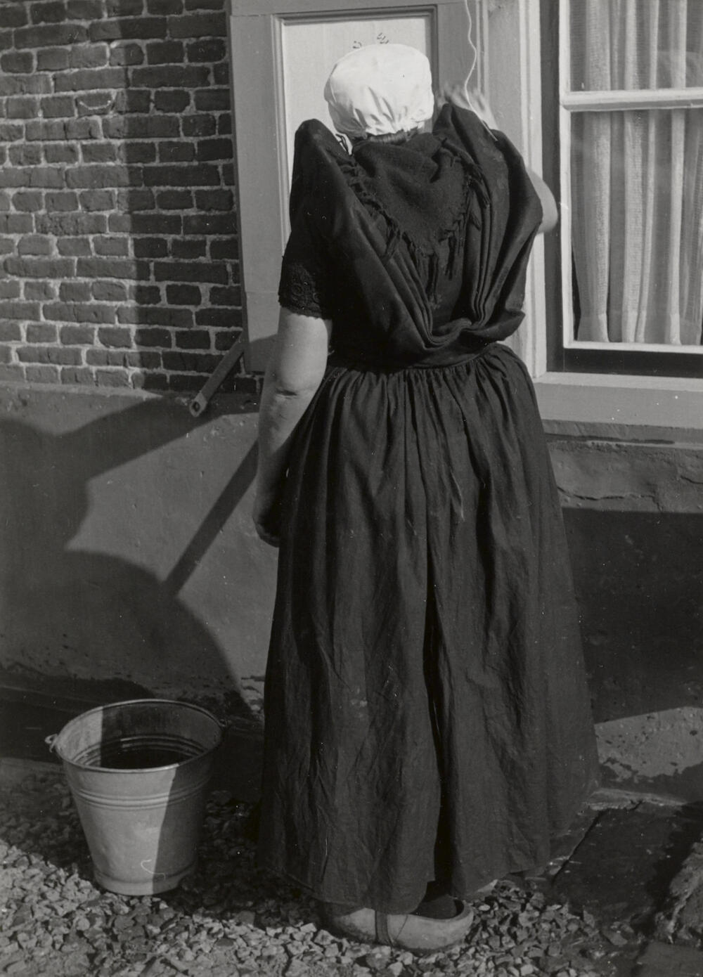 Pieternella Steendijk in Axelse dracht, 1950