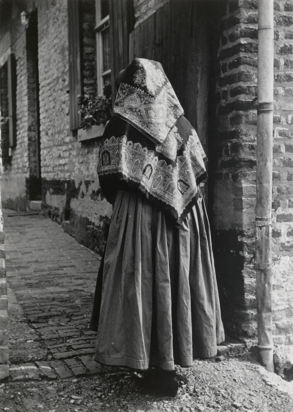 Vrouw in streekdracht uit Stein, 1952