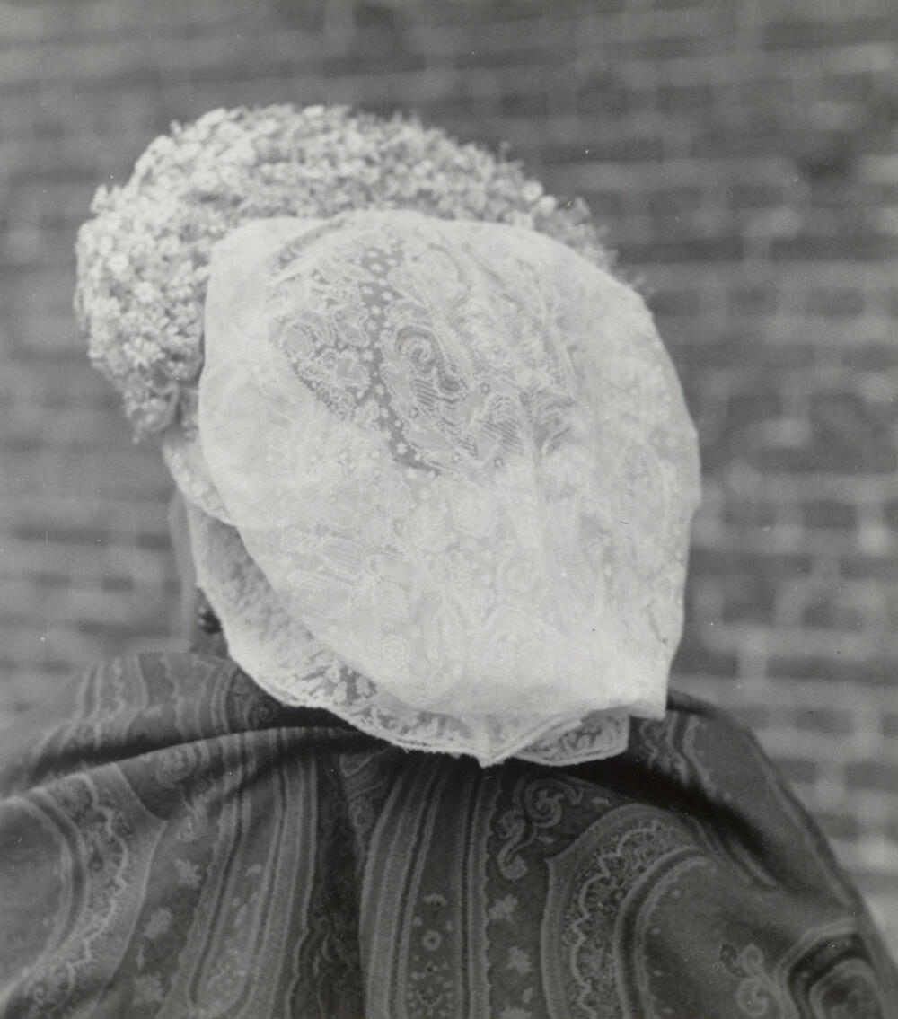 Vrouw uit Princenhage in streekdracht, 1950