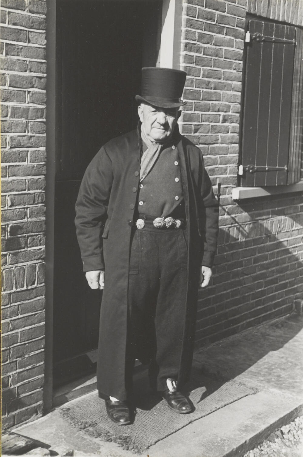 Man in streekdracht, Huizen, 1945