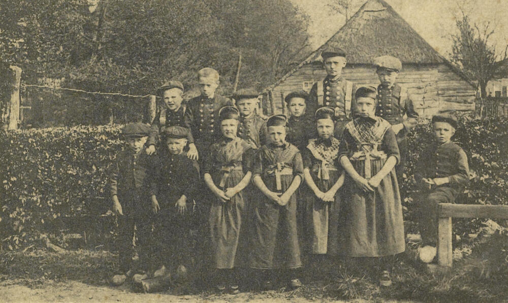 Groep schoolkinderen, Staphorst