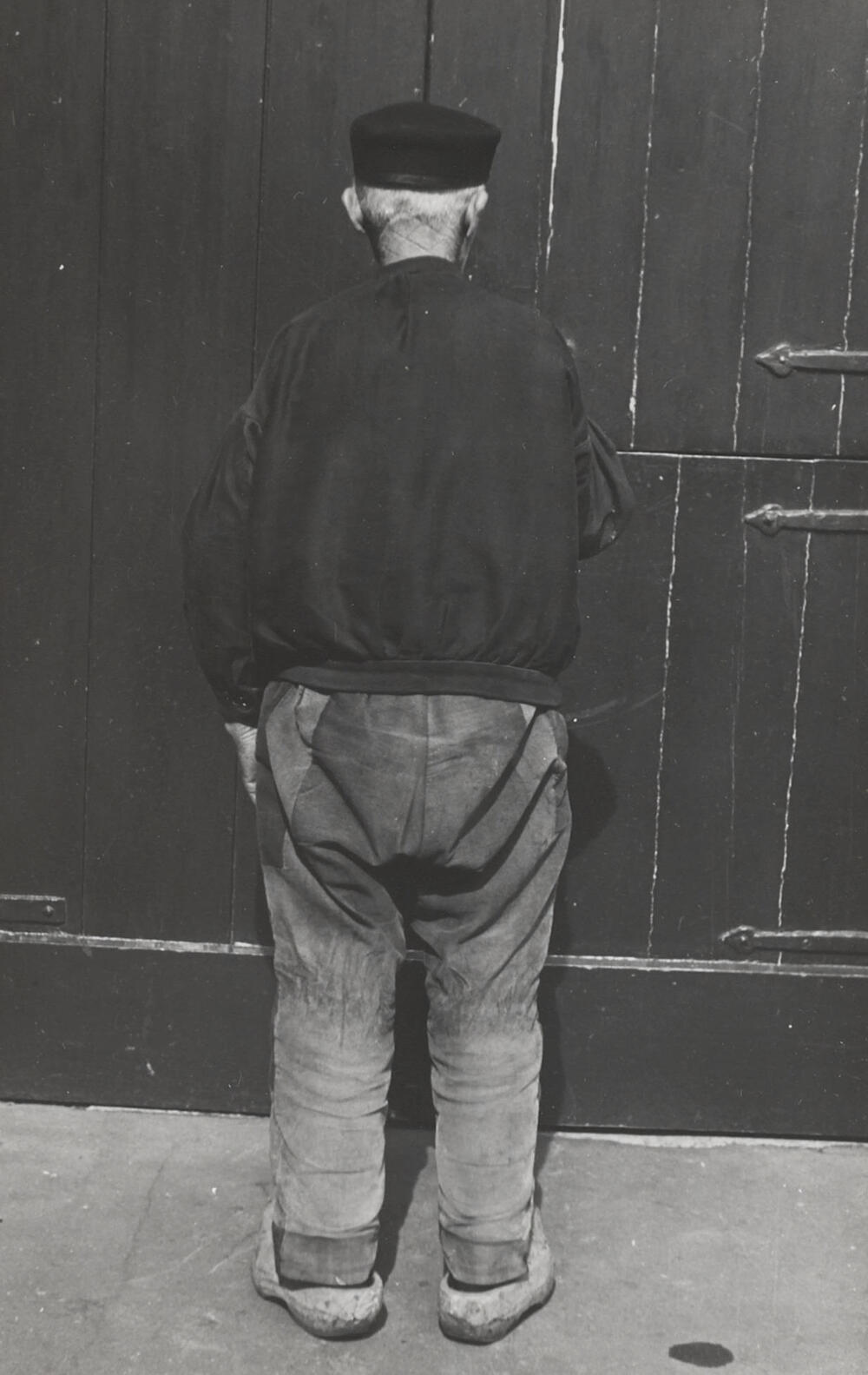 Lambert Rebel in streekdracht, Huizen, 1945