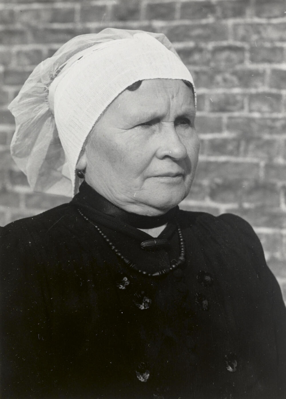 Vrouw uit Princenhage in streekdracht, 1950