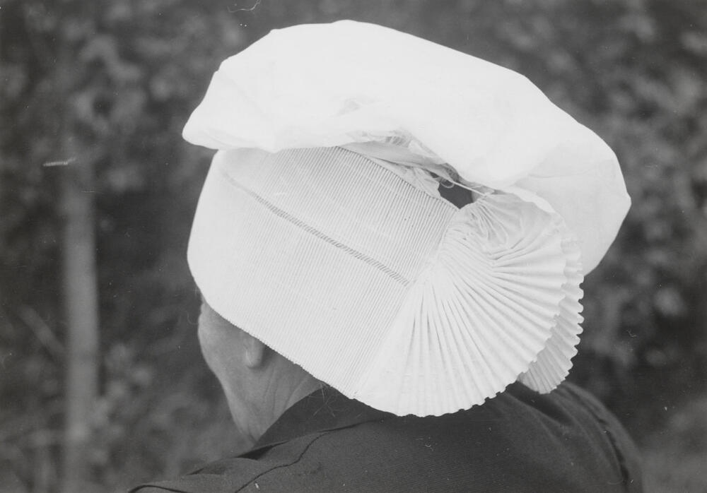 Kee van Eekelen uit De Kladde in West-Brabantse dracht, 1956
