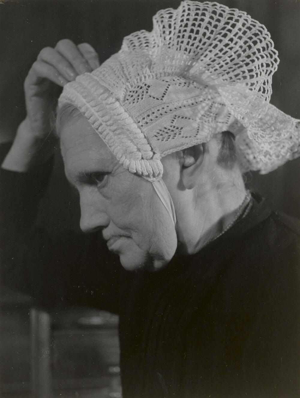 Mevrouw Keur uit Scherpenisse in Thoolse dracht, 1955