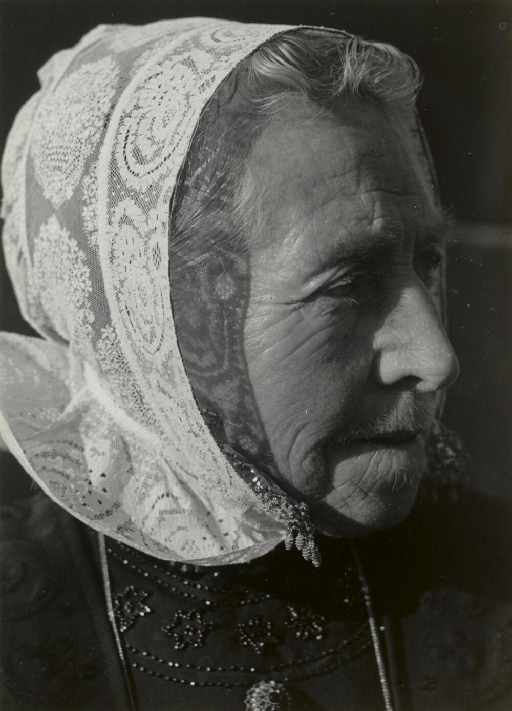 Mevrouw De Bruijne in Cadzandse dracht, 1950