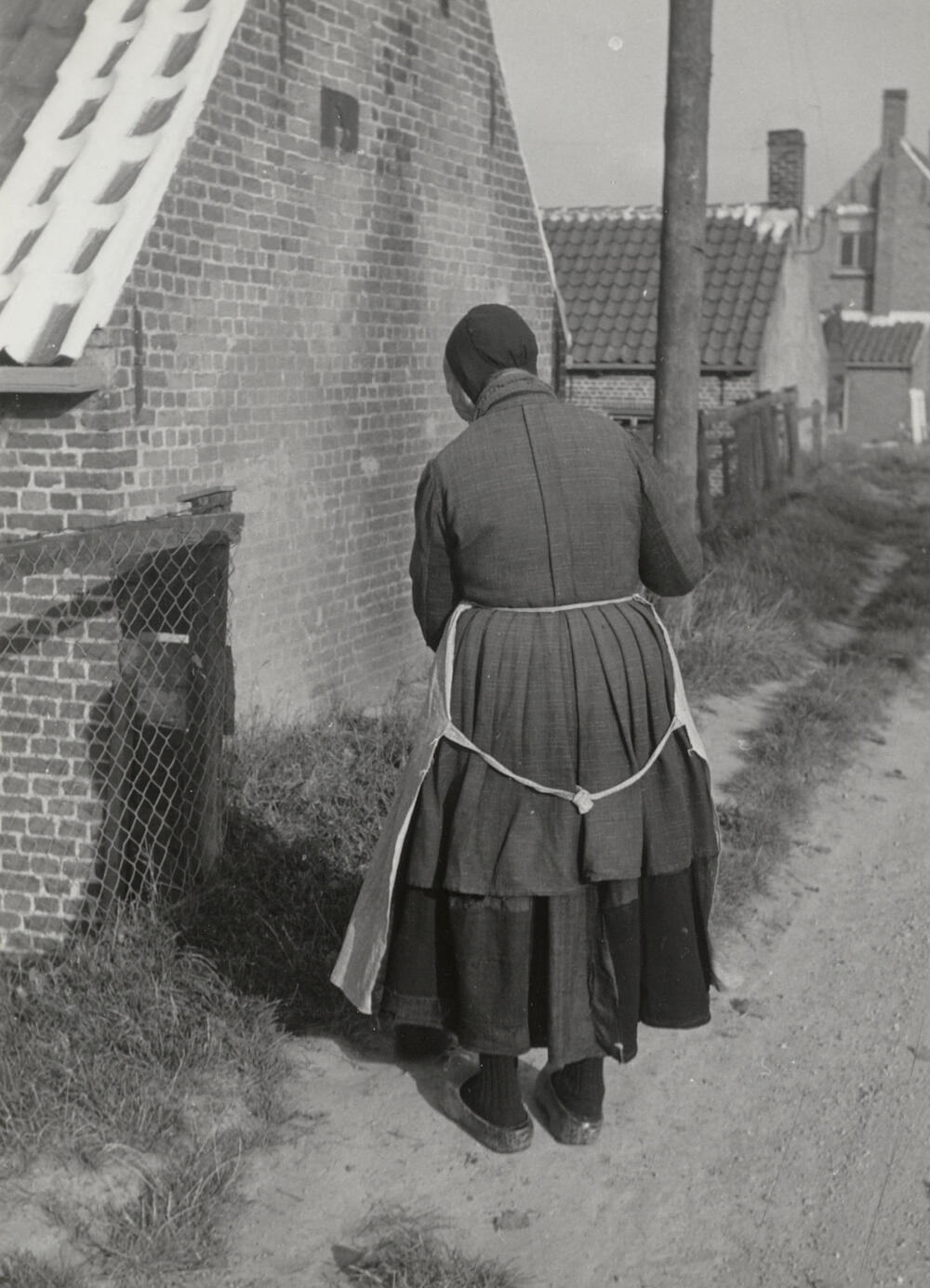 Vrouw in Cadzandse dracht, 1950